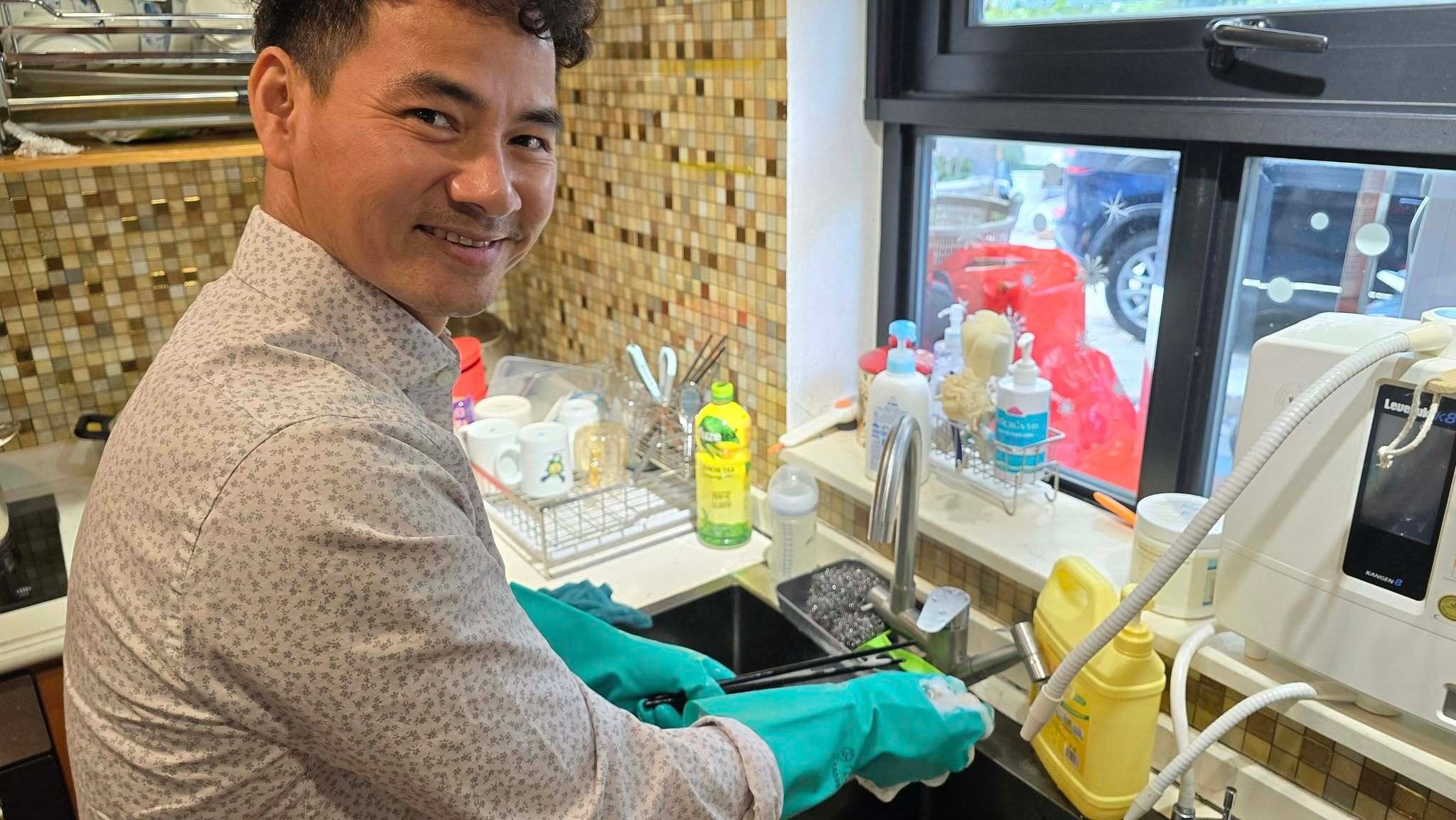 Những khoảnh khắc đời thường, giản dị của NSND Xuân Bắc thường nhận được sự quan tâm và phản hồi tích cực từ cộng đồng mạng.