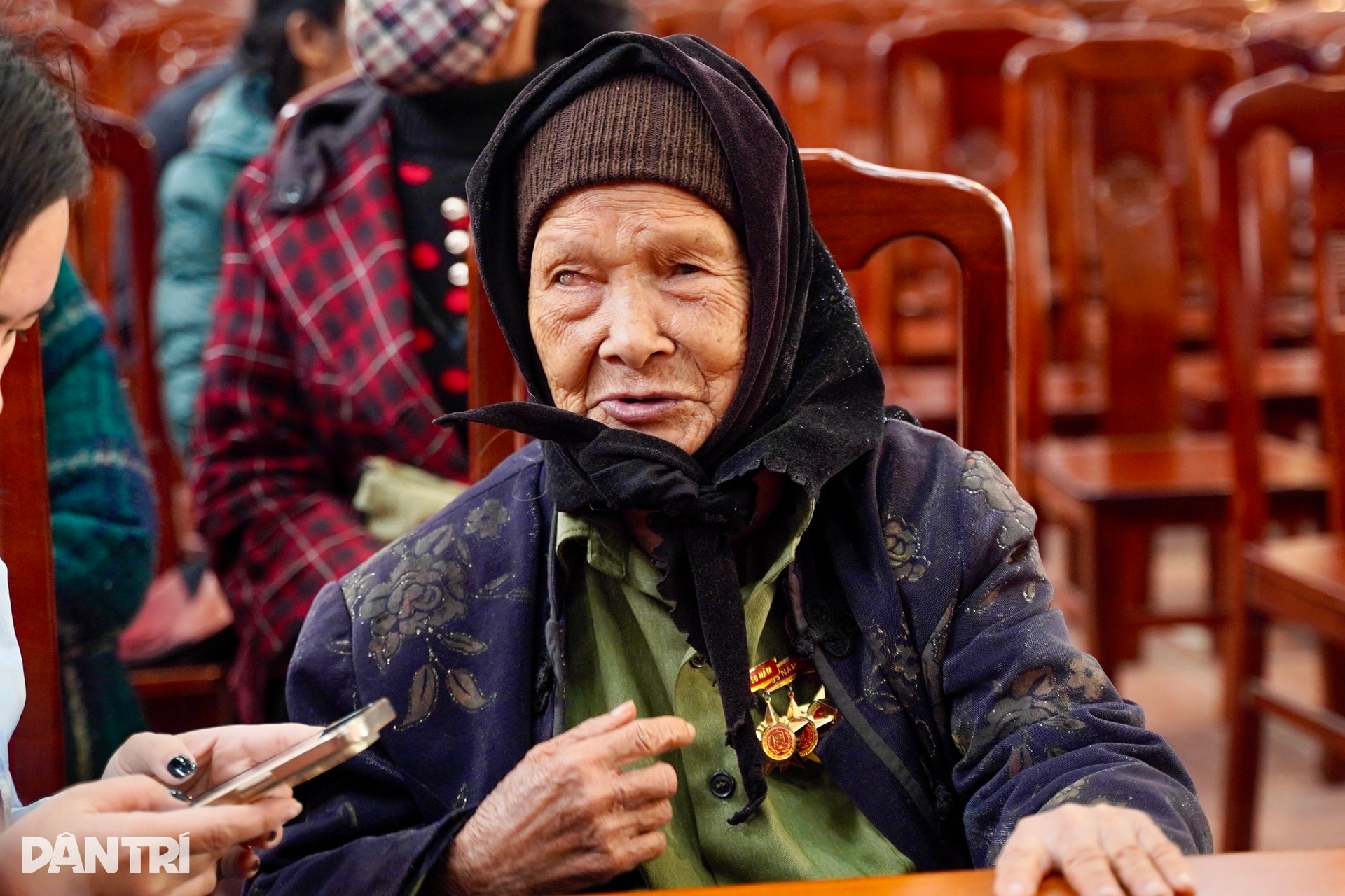 Báo Dân trí trao quà Tết Nhân ái tới 100 hộ khó khăn ở Thái Nguyên - 12