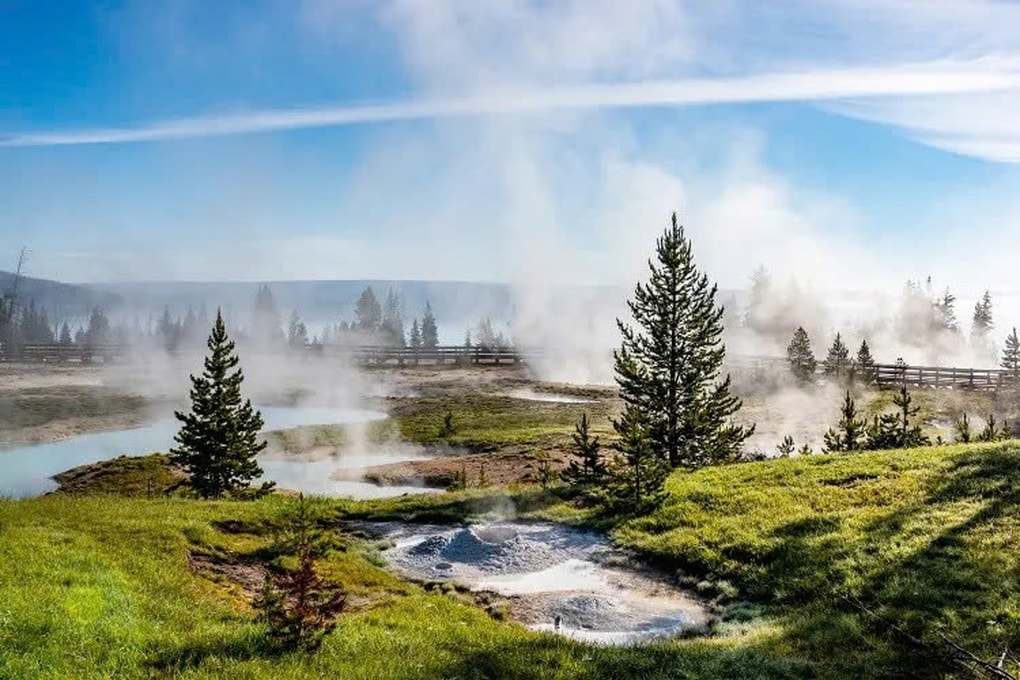 Du khách đổ tới vùng hẻo lánh ở Australia tìm suối nước nóng ma vì tin AI - 1