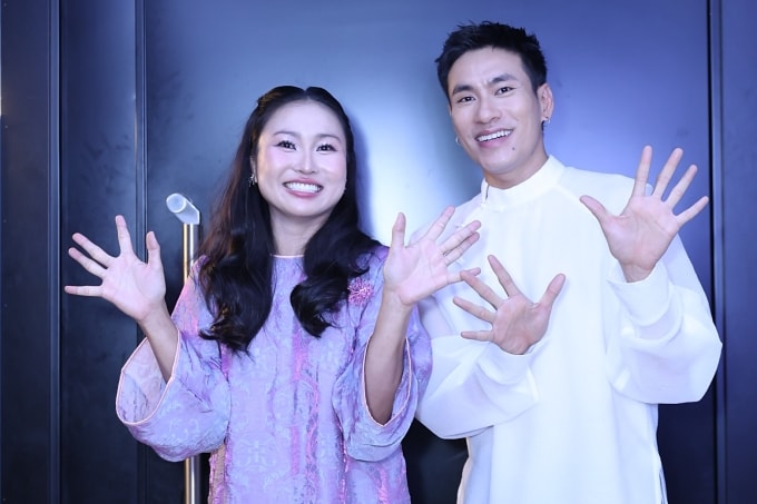 Diễn viên Quế Thanh (trái) và Kiều Minh Tuấn.