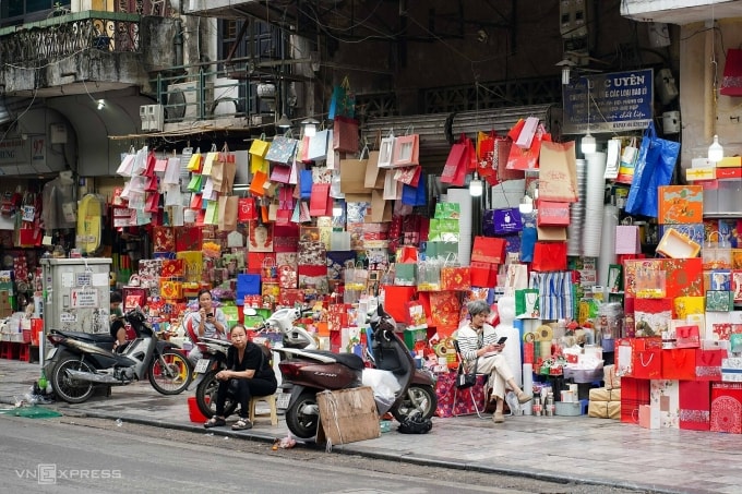 Kinh doanh, cửa hàng, hộ kinh doanh, bán hàng tại Hàng Chiếu Ảnh: Hoàng Giang