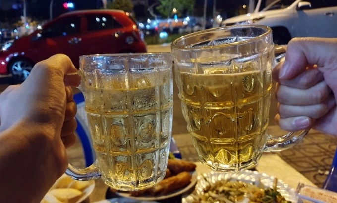 Đau đến ngất sau thói quen uống mười mấy lon mỗi tối