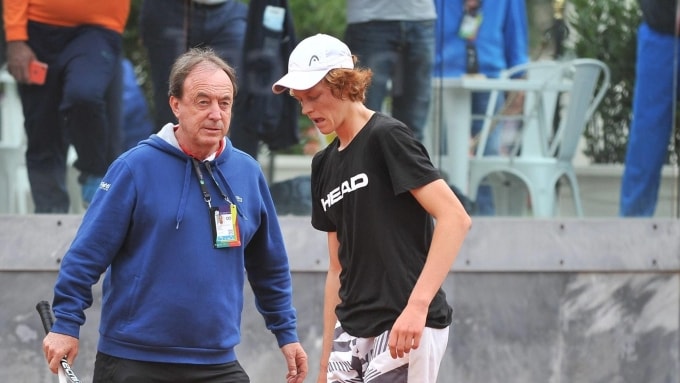 HLV Piatti chỉ dẫn Sinner ở giai đoạn đầu sự nghiệp của tay vợt Italy. Ảnh: AFP