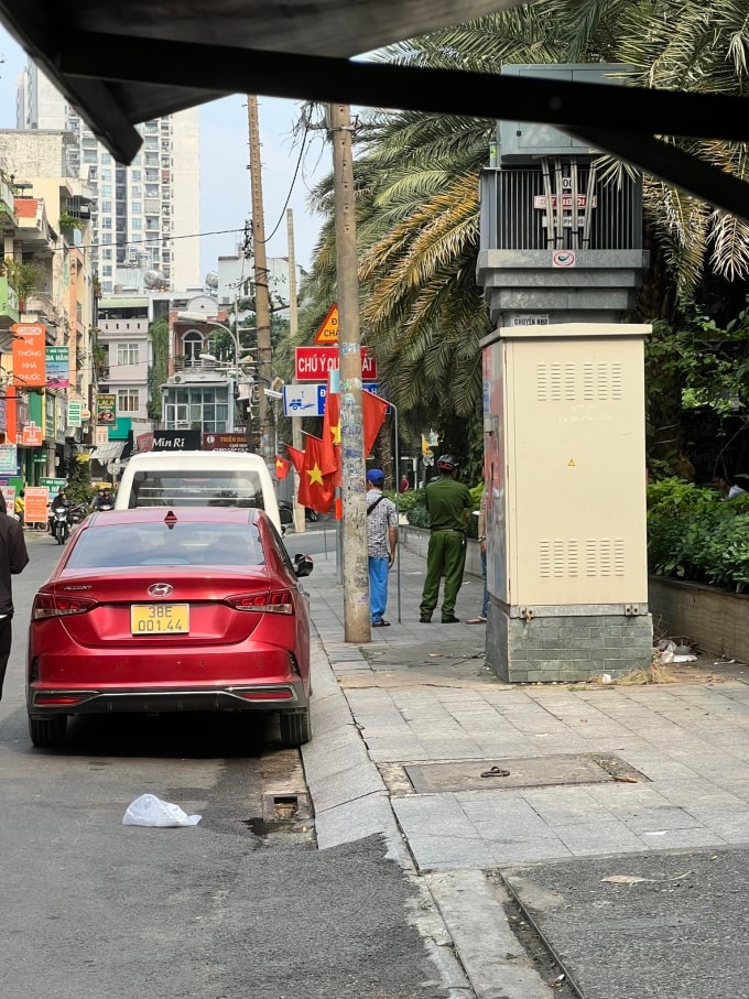 Ôtô dừng đỗ sai sai định tại TP HCM. Ảnh Hồ Tân