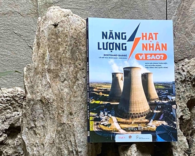 Cuốn sách Năng lượng hạt nhân - Vì sao?. Ảnh: NXB KHCNTT