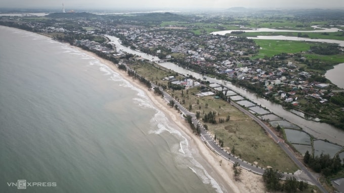 Khu vực từ nút giao Tịnh Kỳ (góc phải) vào phía nam 800 mét sẽ thành phố đi bộ Mỹ Khê. Ảnh: Phạm Linh