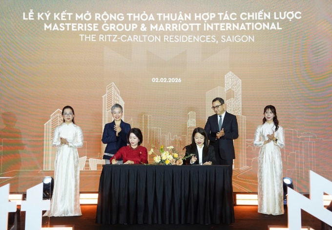Đại diện Masterise Group ký hợp tác với thương hiệu The Ritz-Carlton Residences, Saigon. Ảnh: Masterise Group