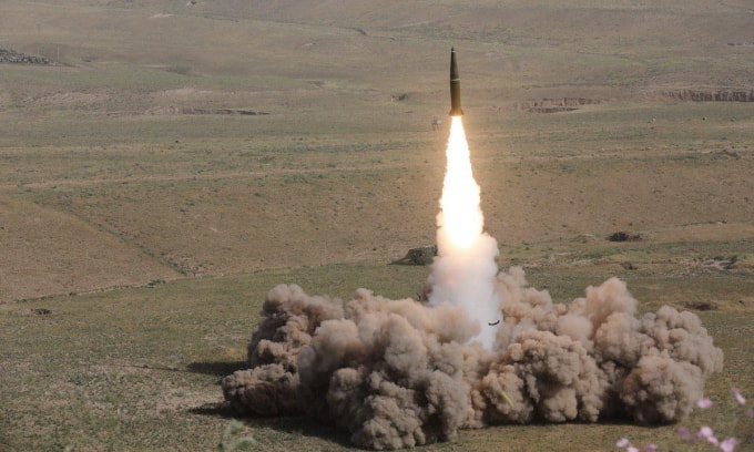 Tên lửa đạn đạo Iskander-M rời bệ phóng trong diễn tập Issyk-Kul 2018 tháng 9/2018. Ảnh: BQP Nga