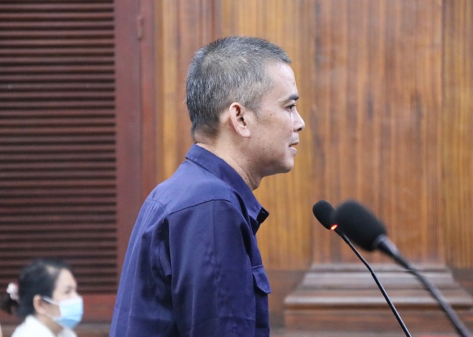 Bị cáo Lê Quốc Kháng tại phiên tòa sơ thẩm hồi tháng 10/2025. Ảnh: Hải Duyên