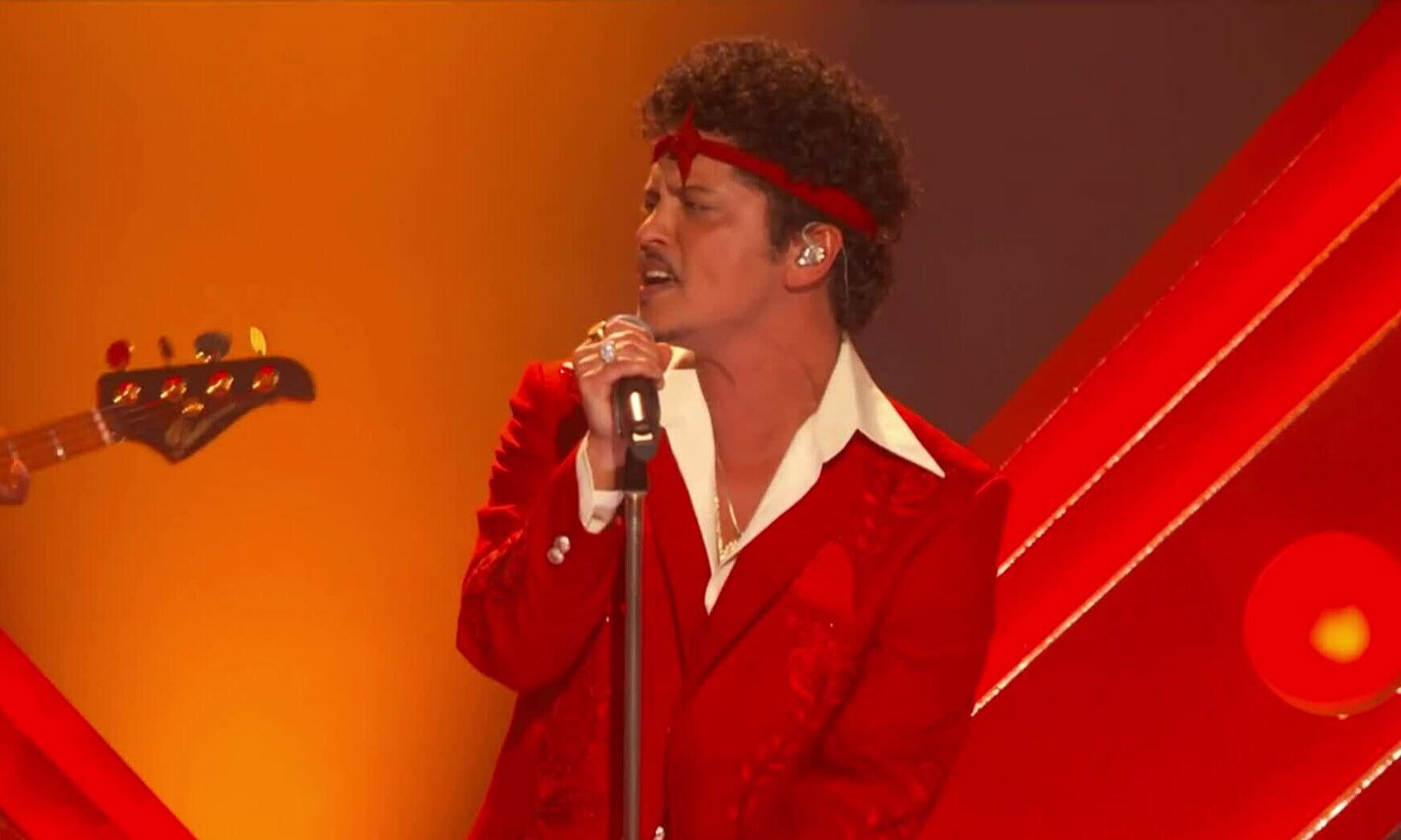 Bruno Mars được cổ vũ tại Grammy 2026