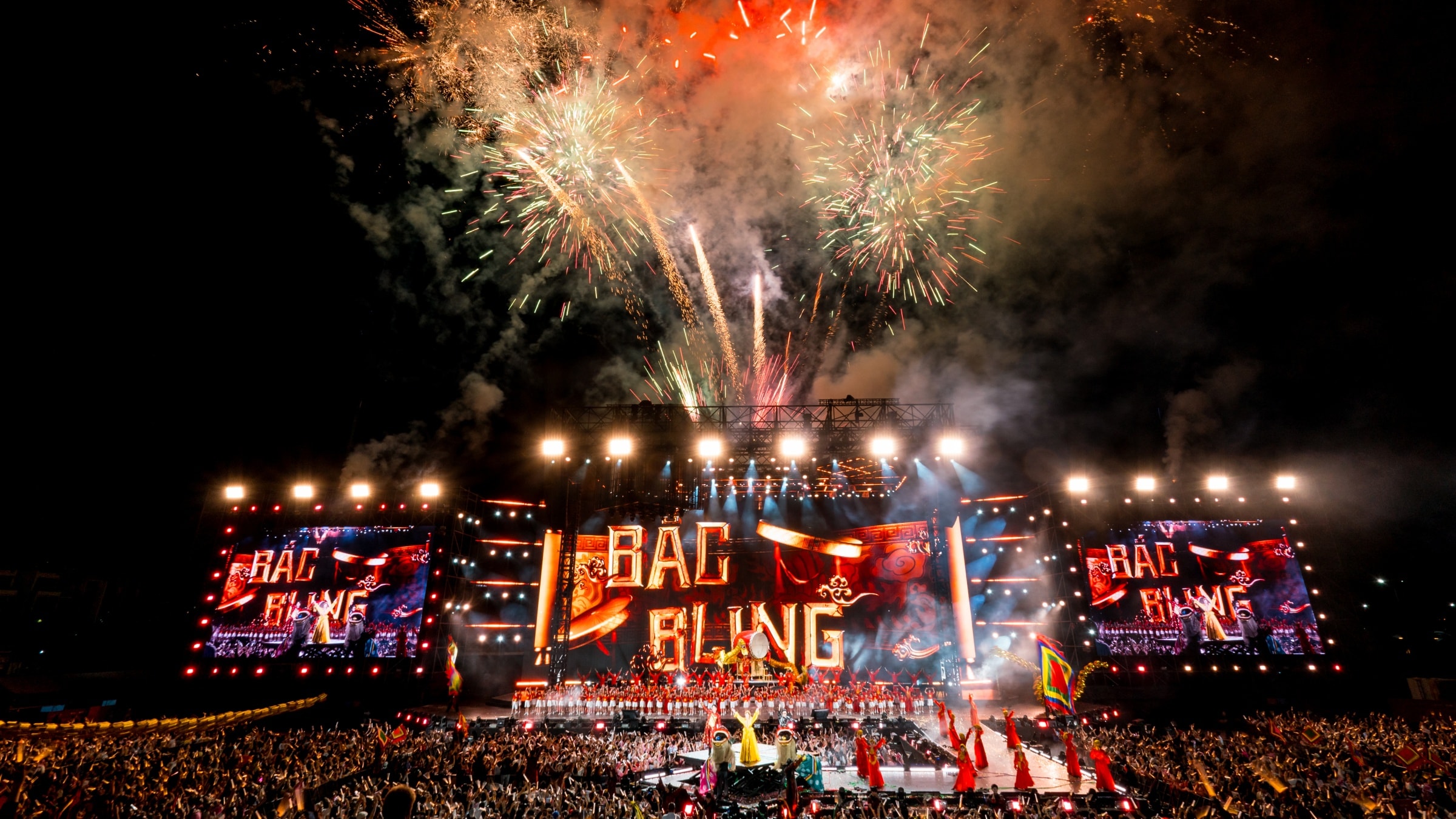 Hòa Minzy biểu diễn 