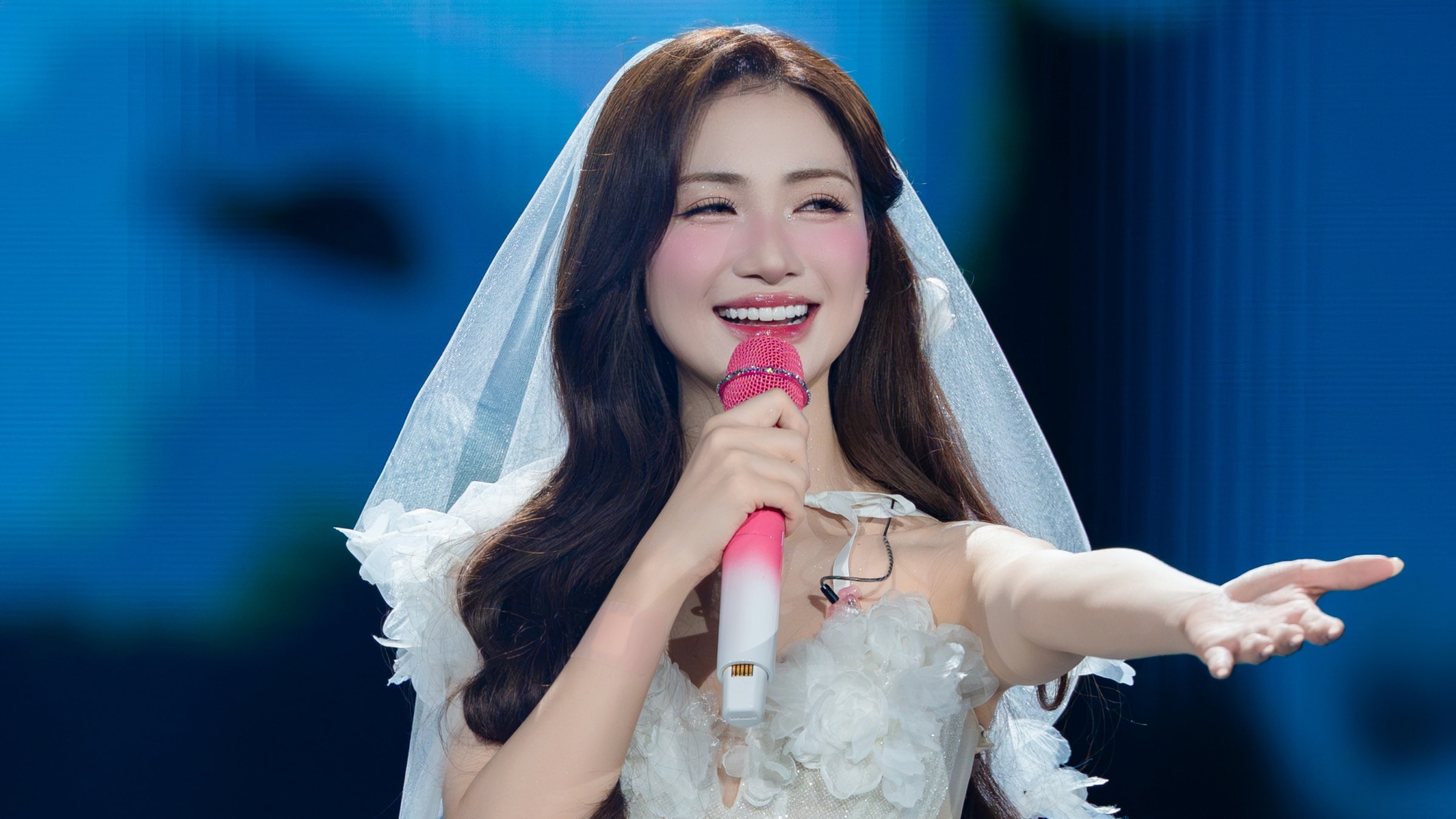 Tâm sự của Hòa Minzy về hit đầu tiên trong sự nghiệp