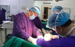 Nguyên nhân khiến nữ công nhân tử vong trong lúc đang hát tại tiệc tất niên công ty - Ảnh 2.