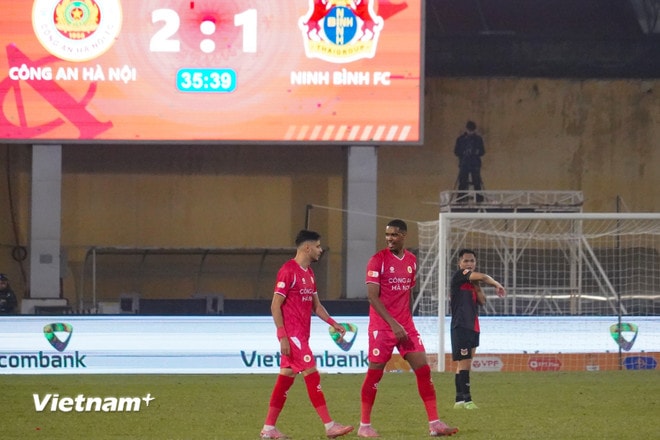 Công an Hà Nội soán ngôi đầu của Ninh Bình FC, khốc liệt cuộc đua tam mã- Ảnh 2. Công an Hà Nội soán ngôi đầu của Ninh Bình FC, khốc liệt cuộc đua tam mã- Ảnh 2.