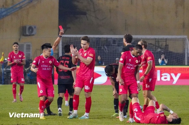 Công an Hà Nội soán ngôi đầu của Ninh Bình FC, khốc liệt cuộc đua tam mã- Ảnh 1. Công an Hà Nội soán ngôi đầu của Ninh Bình FC, khốc liệt cuộc đua tam mã- Ảnh 1.