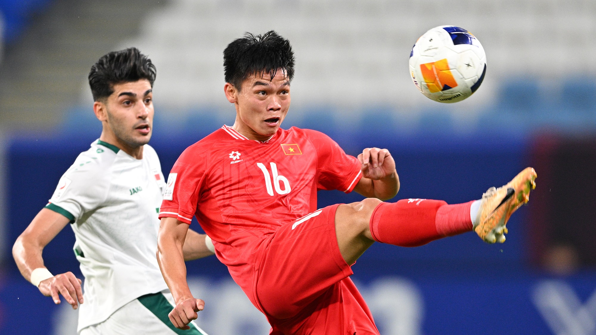 Hồ Văn Cường gặp chấn thương nặng.