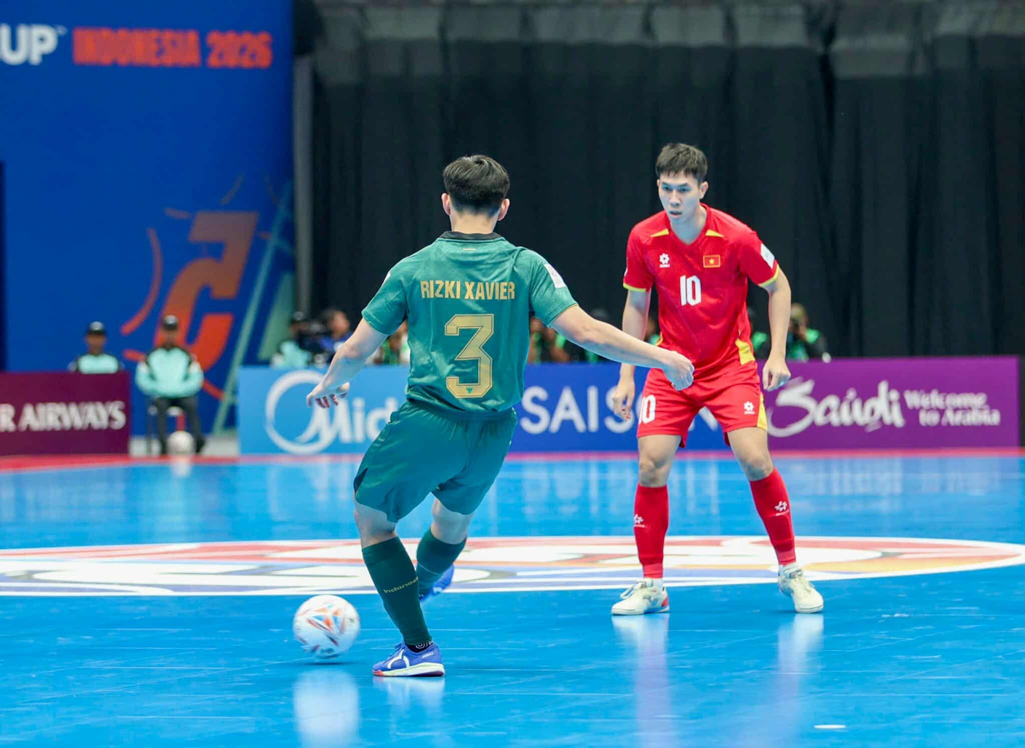 Đội tuyển futsal Việt Nam đấu với Indonesia ở tứ kết AFC Futsal Asian Cup.