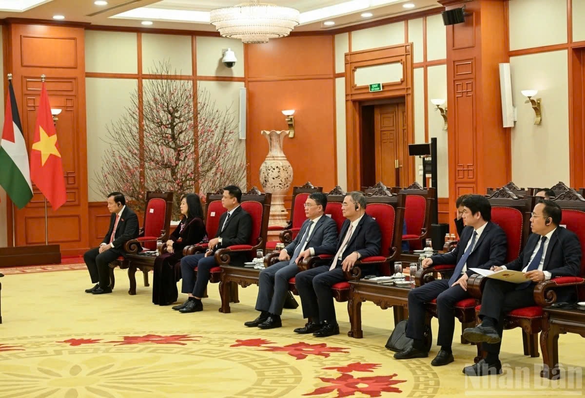 Các đại biểu Việt Nam dự cuộc tiếp. (Ảnh: nhandan.vn)