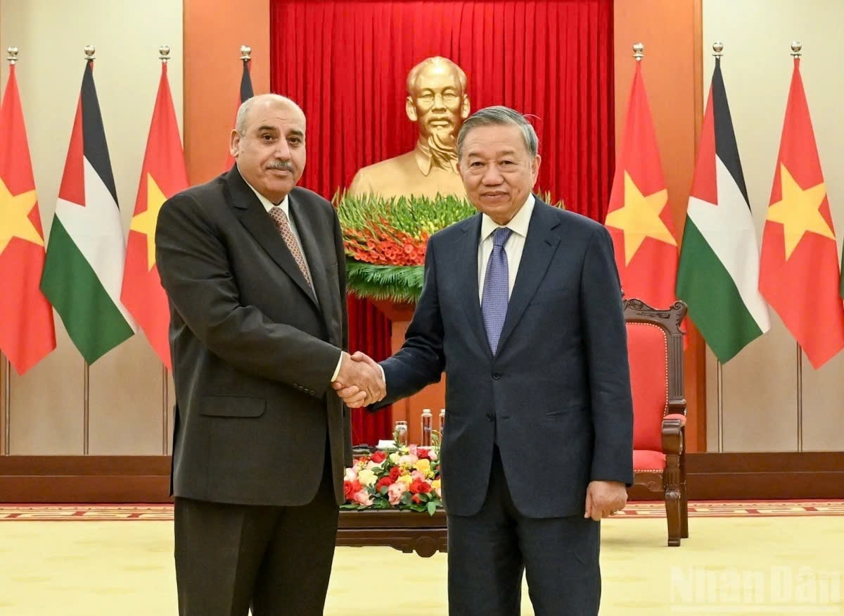 Tổng Bí thư Tô Lâm và Chủ tịch Hạ viện Jordan Mazen Turki El Qadi. (Ảnh: nhandan.vn)