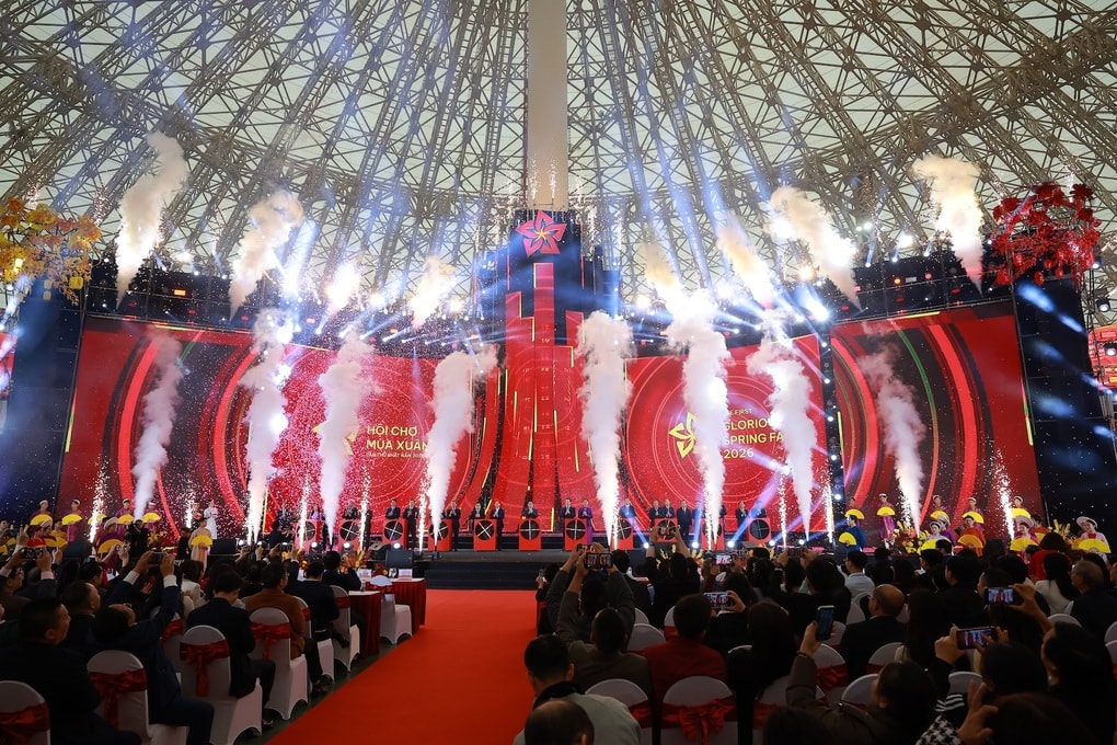 Hàng chục nghìn du khách đến VEC trong ngày khai mạc Hội chợ Mùa Xuân 2026 - 1