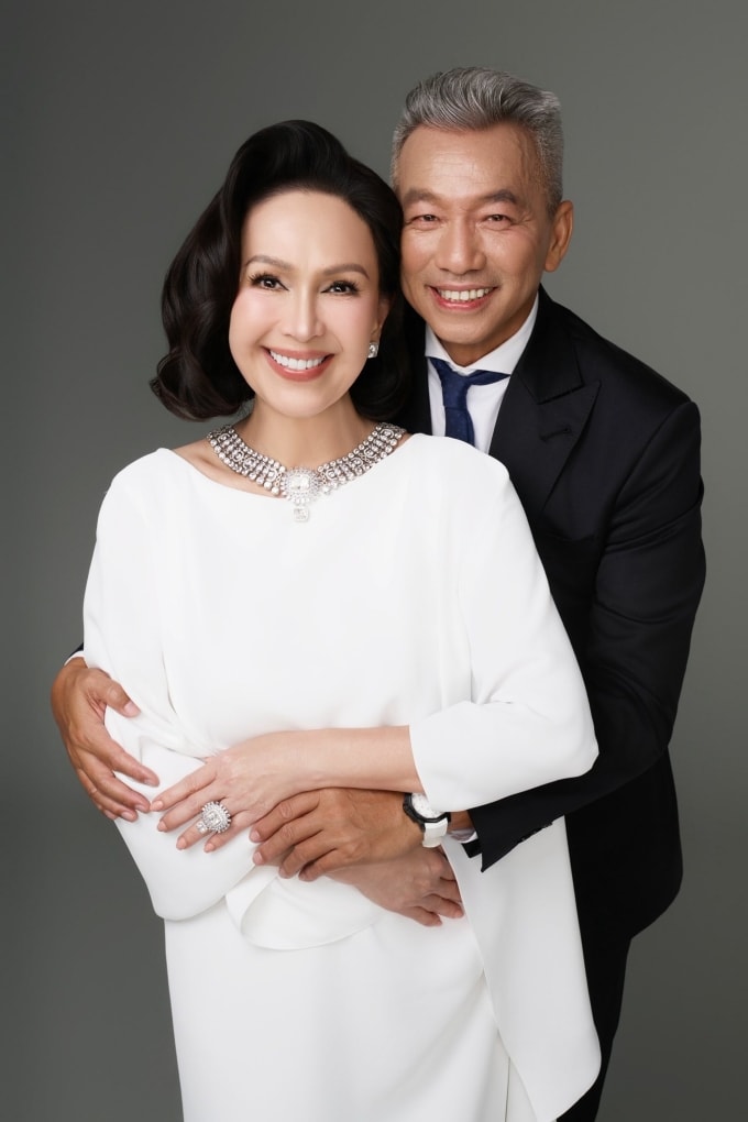 Vợ chồng diễn viên Diễm My 6x chụp bộ ảnh kỷ niệm 32 năm ngày cưới. Ảnh: Nhân vật cung cấp