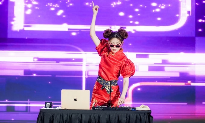 Một nghệ sĩ biểu diễn tại chương trình Envision Night ở Thành Đô, Trung Quốc ngày 28/5. Ảnh: Trip