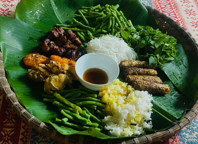 Ăn tối muộn dễ tăng cân và tích mỡ bụng. Ảnh minh họa: Thanh Ba