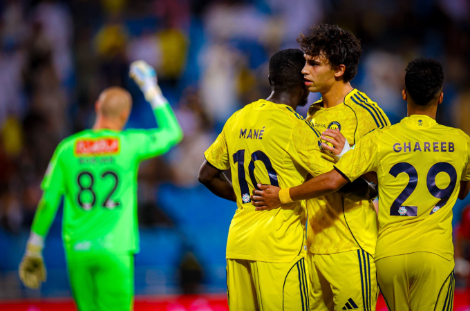 Saido Mane mừng bàn với Joao Felix trong trận Al Nassr thắng Al Riyadh 1-0 ở vòng 19 Saudi Pro League ngày 2/2/2026. Ảnh: Al Nassr