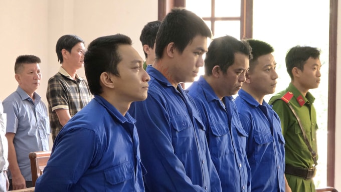 Bốn bị cáo tại phiên tòa sáng nay. Ảnh: Phước Tuấn