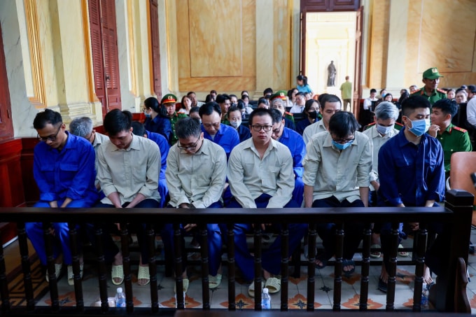Các bị cáo trong vụ án tại tòa hôm nay. Ảnh: Trần Quỳnh