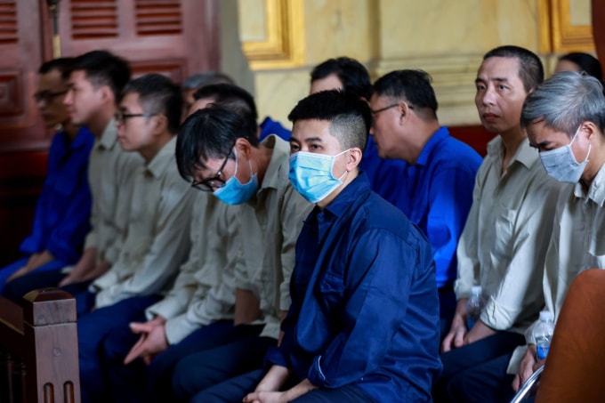 Các bị cáo trong vụ án tại tòa. Ảnh: Trần Quỳnh