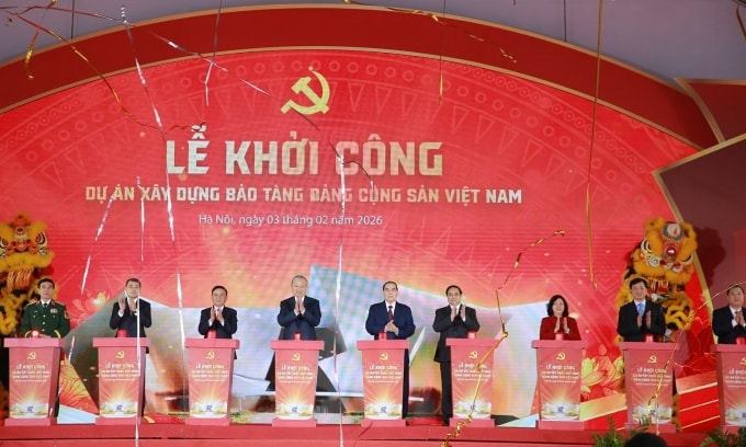 Tổng Bí thư Tô Lâm cùng lãnh đạo, nguyên lãnh đạo Đảng, Nhà nước bấm nút khởi công dự án xây dựng Bảo tàng Đảng Cộng sản Việt Nam, sáng 3/2. Ảnh: Cổng thông tin Đảng Cộng sản