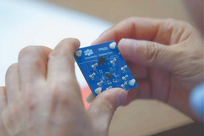 Một mẫu chip do FPT Semiconductor phát triển. Ảnh: FPT