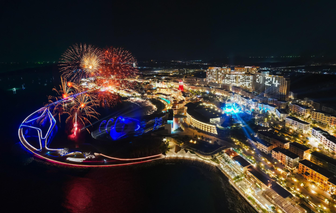 Thị trấn Hoàng Hôn là nơi diễn ra các show diễn quanh năm. Ảnh: Ánh Dương