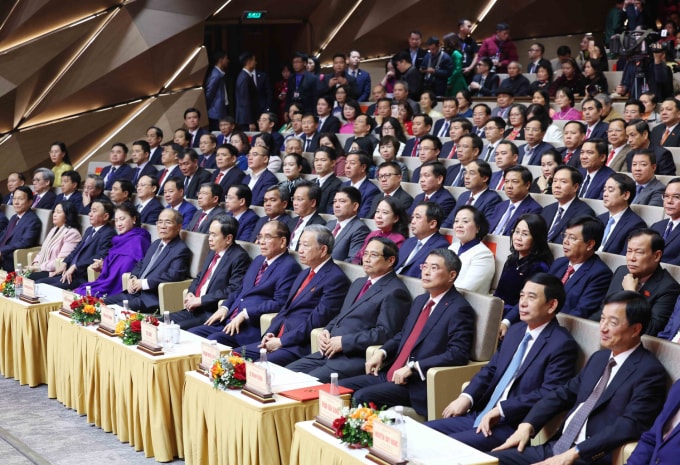 Lãnh đạo Đảng, Nhà nước dự lễ tuyên dương bí thư chi bộ xuất sắc và trao giải Búa liềm vàng năm 2026, tối 3/2. Ảnh: TTXVN