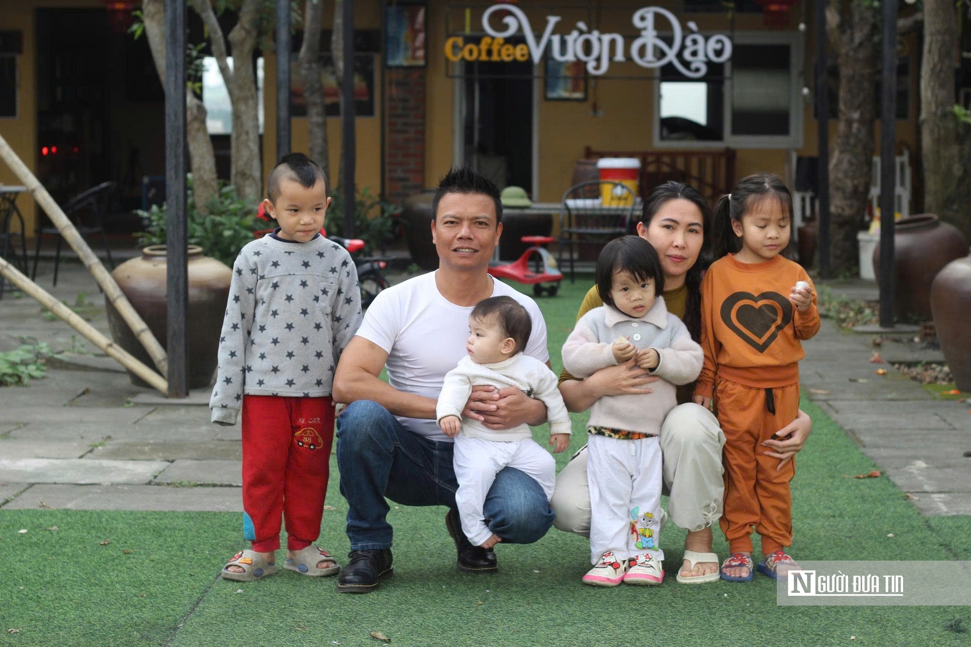 Cặp vợ chồng ở Nghệ An “xây hạnh phúc” cho trẻ mồ côi- Ảnh 1.