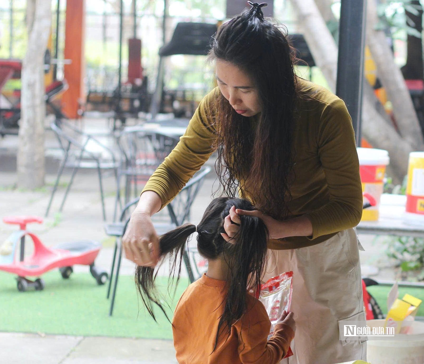 Cặp vợ chồng ở Nghệ An “xây hạnh phúc” cho trẻ mồ côi- Ảnh 4.