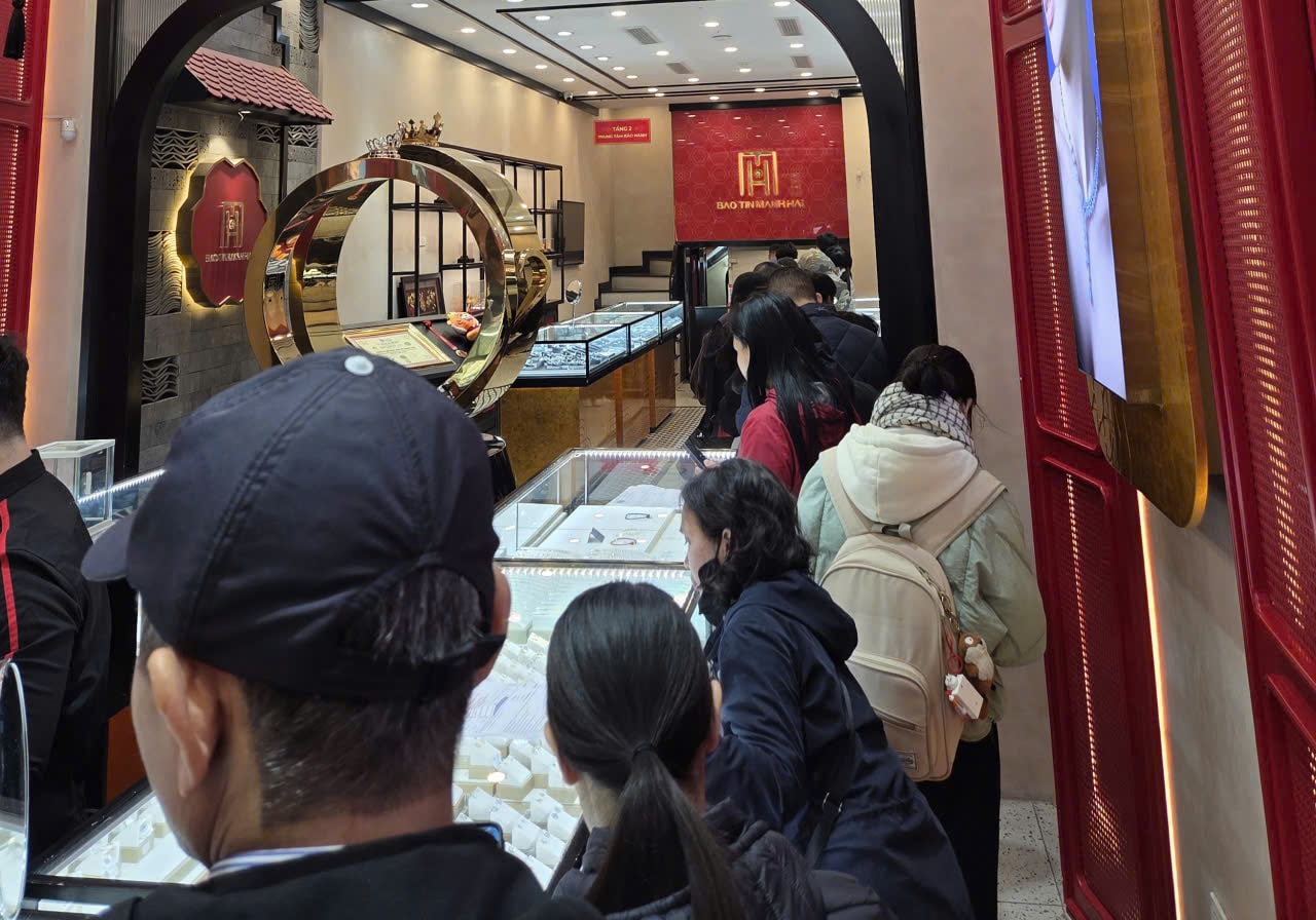 Hội đồng Vàng Thế giới: Giá vàng tăng vọt, giảm sốc và diễn biến tiếp theo - Ảnh 2.