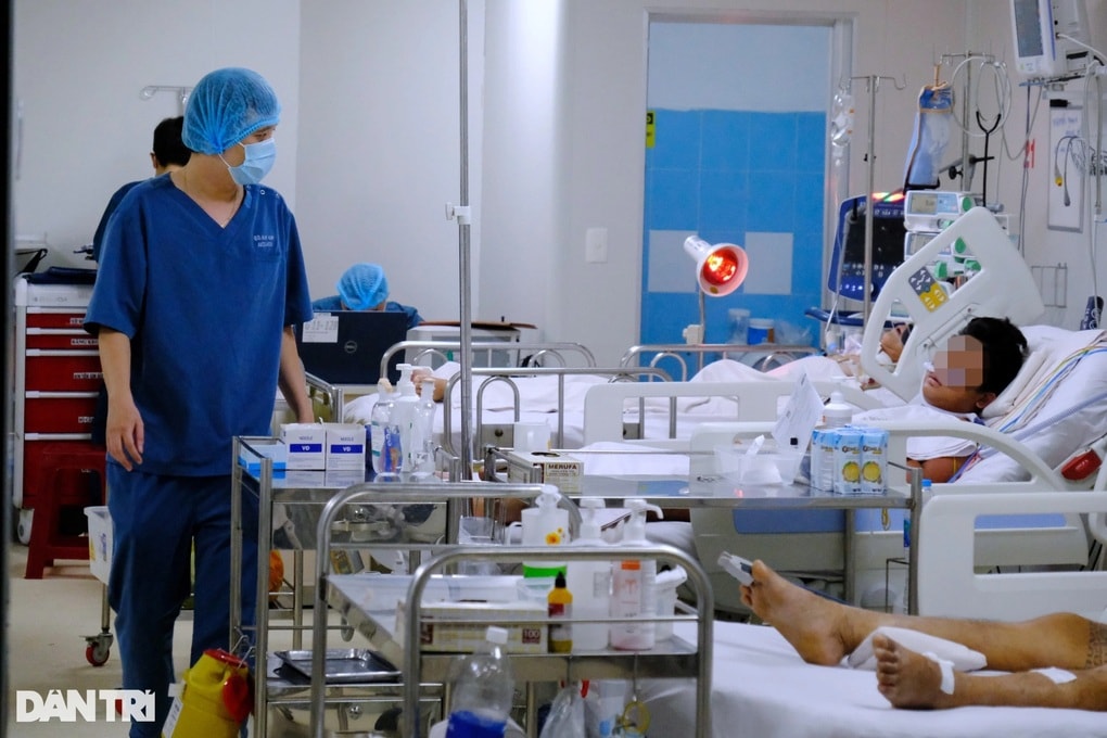 Đề xuất 6 mức phụ cấp ưu đãi cho viên chức y tế, cao nhất 100% lương - 1