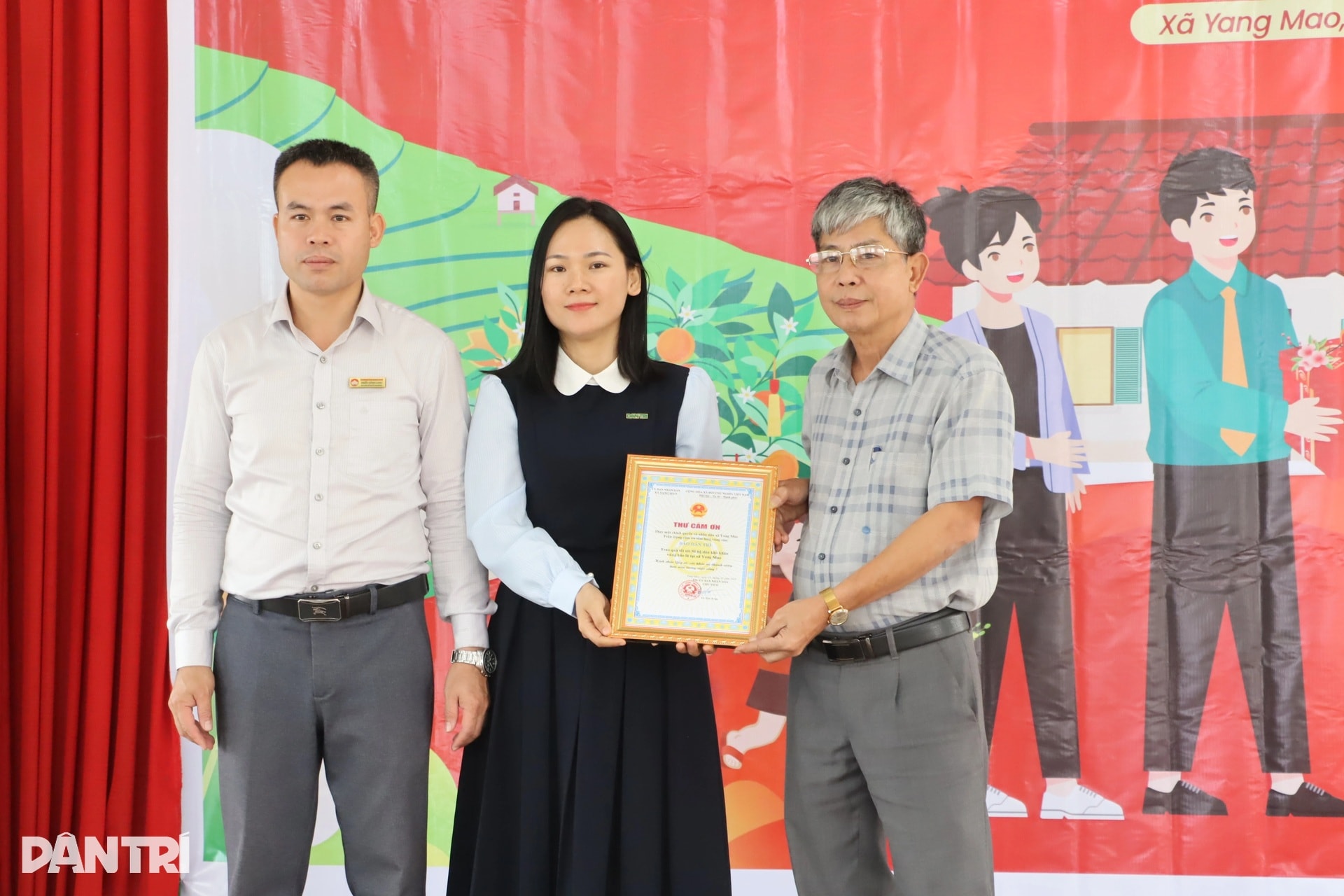 Nhận quà Tết từ Dân trí, bà con rất ấm lòng - 9 Nhận quà Tết từ Dân trí, bà con rất ấm lòng - 9