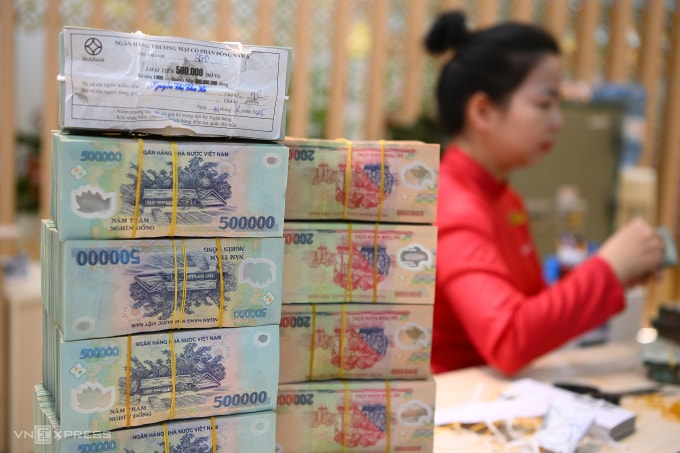 Văn phòng giao dịch tại một nhà băng tư nhân. Ảnh: Giang Huy