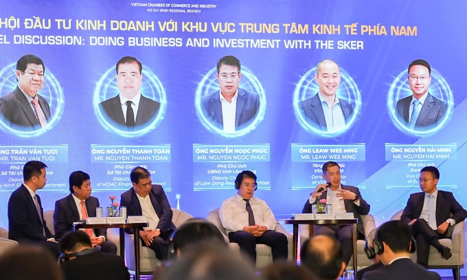 Các chuyên gia trao đổi tại diễn đàn chiều 4/2. Ảnh: VCCI