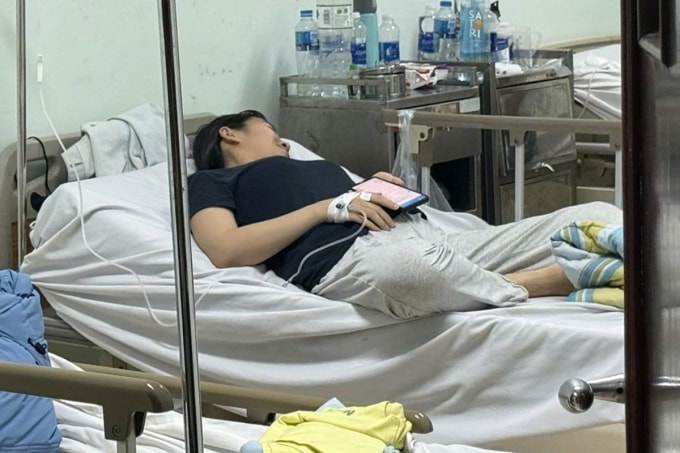 Một bệnh nhân đang được  điều trị tại Bệnh viện Đa khoa Bà Rịa. Ảnh: Nhi Hoàng