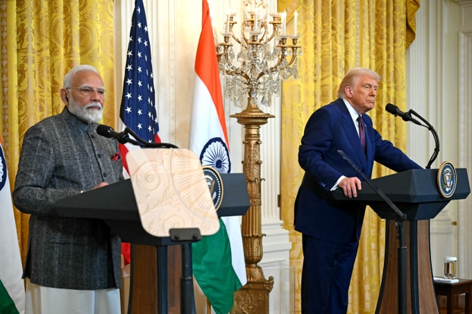 Thủ tướng Ấn Độ Narendra Modi (trái) và Tổng thống Mỹ Donald Trump tại Nhà Trắng ngày 13/2/2025. Ảnh: AFP