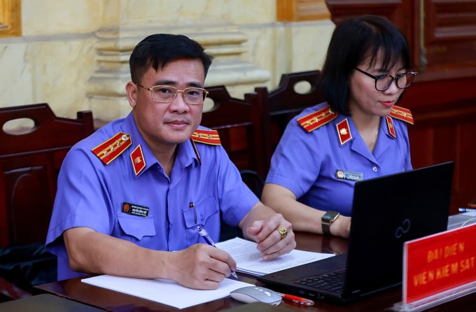 Đại diện VKS giữ quyền công tố tại tòa. Ảnh: Trần Quỳnh