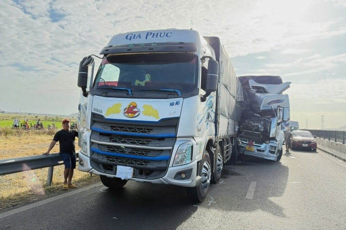 Hiện trường tai nạn trên cao tốc Vĩnh Hảo - Phan Thiết, chiều 4/2. Ảnh: Người dân cung cấp