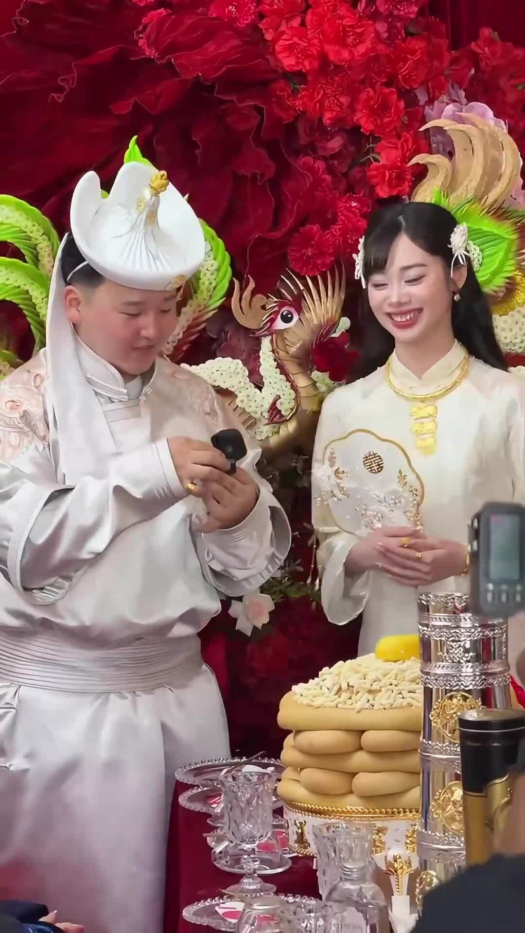 Hành trình chinh phục cô gái Việt của chàng trai Mông Cổ