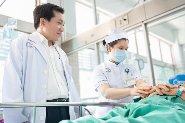 Người đàn ông đau bụng kéo dài, bác sĩ sốc khi phát hiện bí mật bên trong - Ảnh 3.