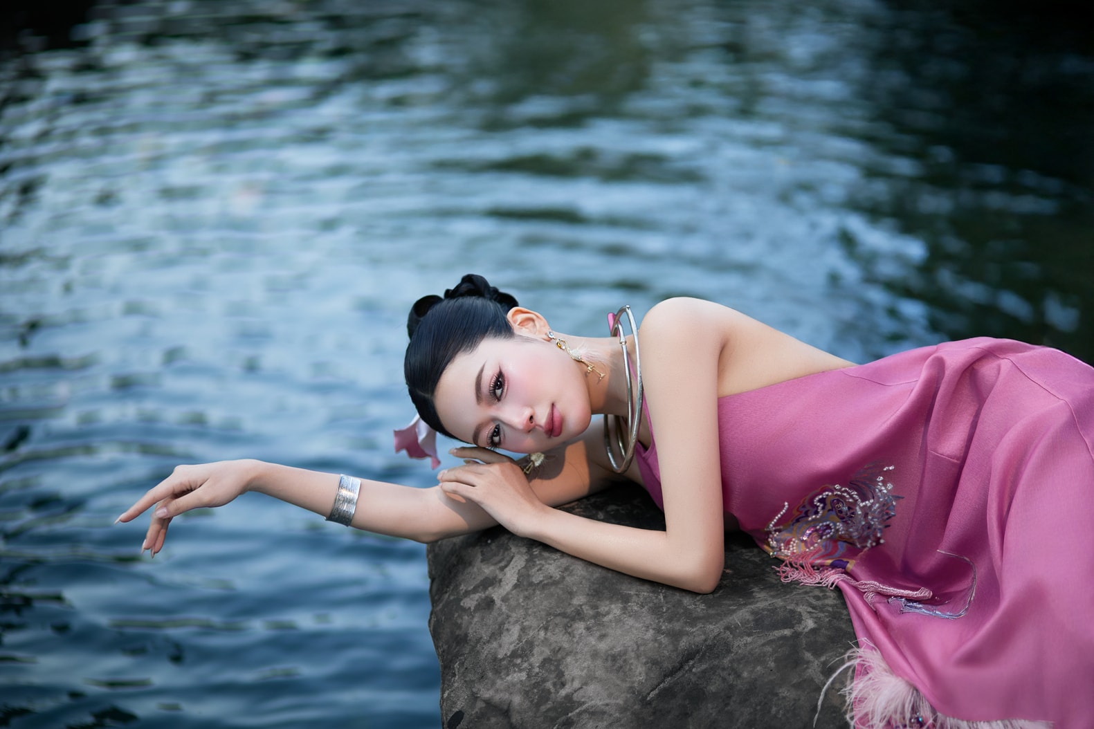 Để có thể tự tin diện trang phục “kén dáng”, Thanh Hương tiết lộ cô luôn duy trì chế độ tập luyện và ăn uống khoa học.