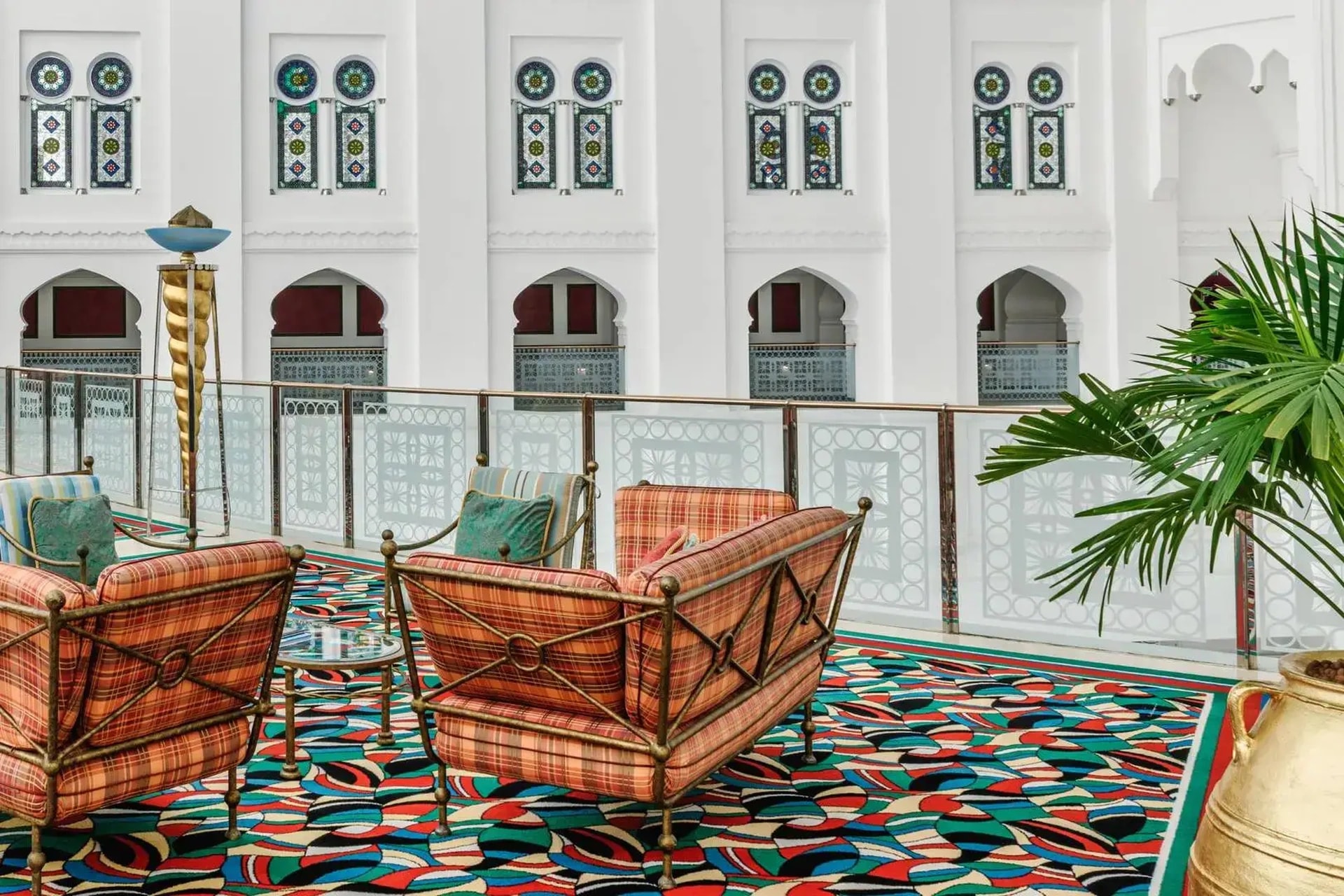 Khách sạn đưa đón bằng Rolls-Royce, trực thăng, giá phòng 850 triệu đồng - 15